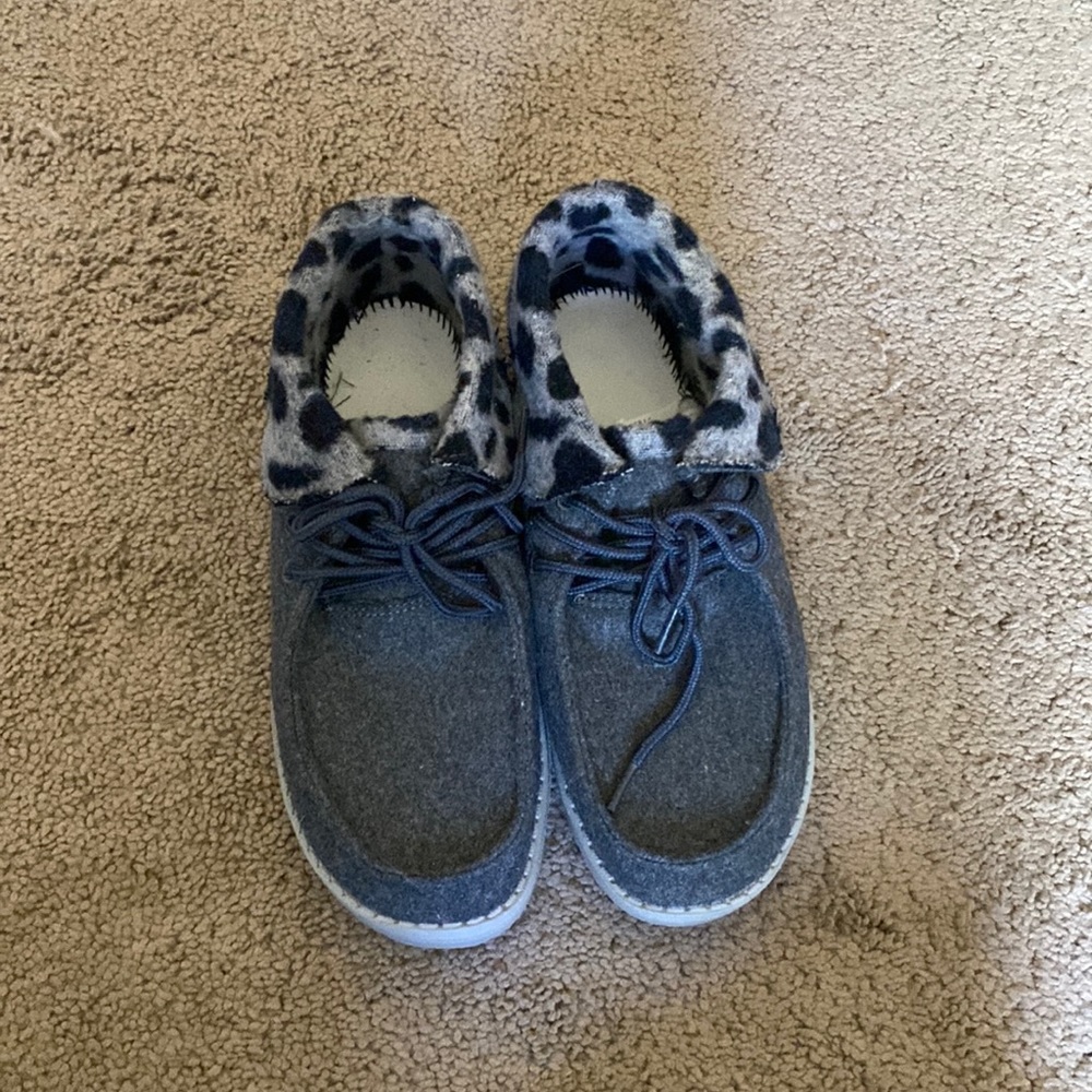 womens Hey dudes boots, dark blue with cheetah print, needs insoles